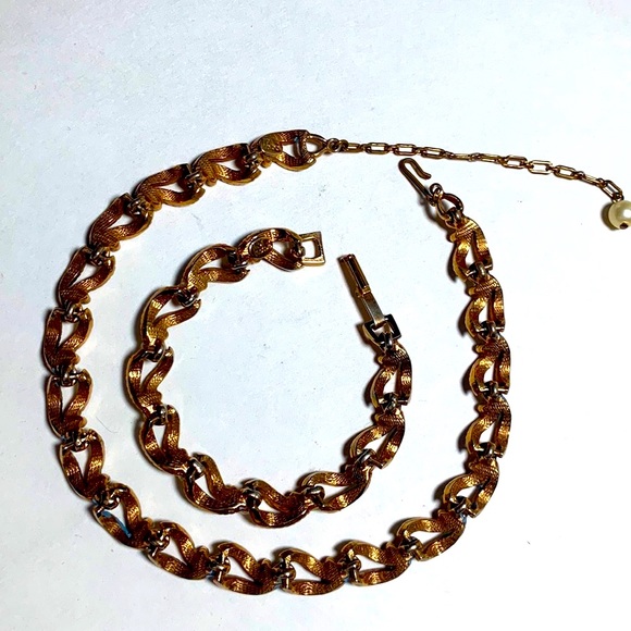 Hobé Vintage Necklace and Bracelet - Picture 8 of 8